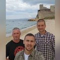 Hodočašće za ''decu leptire'': Trojica policajaca stigli do Hilandara, ali humanoj misiji nije kraj