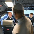 Изненађење за папу на лету за Турску: "Како сте са овим прошли обезбеђење?"