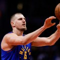 Stao na korak od tripl-dabla zbog odluke NBA lige: Pogledajte fotografije Nikole Jokića sa meča protiv San Antonija (galerija)…
