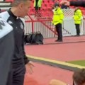 Fudbaler Partizana se umalo povredio na atletskoj stazi kad je otrčao na Jug pred večiti derbi
