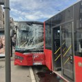 Autobus udario u više automobila: Lančani sudar u Novom Sadu, više osoba povređeno