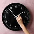 Noćas počinje zimsko računanje vremena: Kazaljke se pomeraju za jedan sat unazad