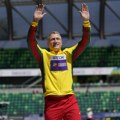 VIDEO Oboren najstariji rekord atletike: Srušio oca i legendu, rođena je nova zvezda