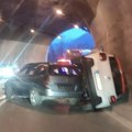 Žestok sudar u tunelu kod Užica: Auto okrenut na stranu, saobraćaj u prekidu