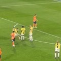 Ne cvetaju ruže u fenerbahčeu: Dušan Tadić se sukobio sa saigračem! (video)