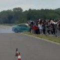 Uznemirujuće! Horor scene na trci u Poljskoj! Vozač izgubio kontrolu nad vozilom, pa uleteo u publiku - ima 15 povređenih…