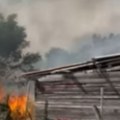 Požar kod Kragujevca, vatrogasci u borbi sa stihijom: Vatra se jako brzo širi, meštani u strahu