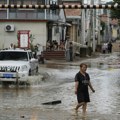 Velike poplave pogodile Peking: Najmanje 30 osoba poginulo, desetine hiljada evakuisanih (FOTO)