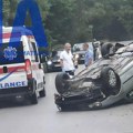 Vozač teško povređen u prevrtanju automobila kod Tavnika: Automobil završio na krovu potpuno slupan (FOTO)