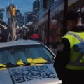 Nepropisno je parkirao, auto mu je brutalno uništen, ispisana je i poruka: Nesvakidašnja scena na ulici