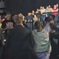 (Video) Drama usred prvog polufinala Evrovizije: Obezbeđenje bacilo mladića na pod, ubrzo je izbačen iz sale zbog podrške…