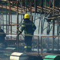 Prve slike stravičnog požara na Adi Ciganliji: 4 splava gorela kao šibice, vatrogasci-spasioci spasili dva