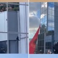 Totalni haos u Prištini nakon presude: Polupani prozori na zgradi privremenih institucija i Euleksu (video)