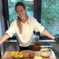 Žena Sergeja Trifunovića napravila svoju prvu slavsku trpezu, glumac je pohvalio: Pokazao šta sve ima na stolu