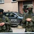 U Severnoj Mitrovici građani šetaju u znak podrške uhapšenom Milunu Milenkoviću, osumnjičenom za organizaciju napada na…