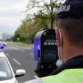 Zaustavljeni pijani vozači u Knjaževcu: Sleteo sa puta, pa se zakucao u stub i u parkirano vozilo: Srećom izbegnuta…