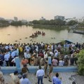 Velika tragedija u Indiji: Prevrnuo se čamac tokom školskog izleta, nastradalo 16 dece i dvoje nastavnika