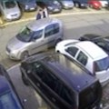 Uznemirujući snimak! Muškarac (32) jurio deku (88) po parkingu, pa ga brutalno pretukao! Starac zadobio jezive povrede, bore…