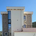 (Foto) ovo je luks vila u Crnoj Gori u kojoj živi Nataša Bekvalac: Ogroman bazen, ležaljke i palme u dvorištu