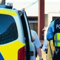 Horor u Nemačkoj: Drogirani tinejdžer (18) divljao kolima, pa se zakucao u drvo: Stradao na licu mesta, doktori se bore za…