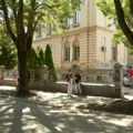 Kriza u najstarijoj niškoj gimnaziji: Đake napala trojica s bakljom i palicom, 13 profesora ostalo bez posla...