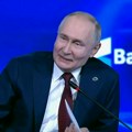 "Ako smo mi "papirni tigar", šta je onda NATO?": Putin ironično odgovorio na Trampove prozivke (video)