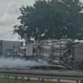Težak udes kod Stare Pazove; Preminuo vozač kamiona