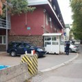 Majka uhapšenog direktora Osnovne škole na KiM: Sve po kući su prevrnuli, pokazali su papir samo na albanskom