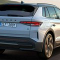 Moda koja se širi celom industrijom: Zašto logotipe na automobilima menjaju natpisi?