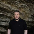 Božo Dobriša veća zvezda od Senide? Voditelj došao na njen nastup u Podgoricu, pa ga opkolile obožavateljke (video)