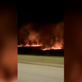 Prvi snimak požara kod Malog Požarevca: Jeziva scena pored auto-puta: Vatra se širila velikom brzinom (video)