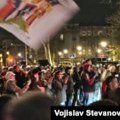 Posle 12 sati protesta građana Beograda, aktivisti SNS uklonili štandove