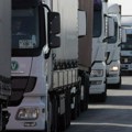 Teretnjaci na izlazu iz Srbije čekaju četiri sata na Batrovcima i Šidu