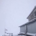 Nestvarni prizori u Grčkoj! "Do juče" vrućina zatvarala ulice, sada sneg do kolena! (video)