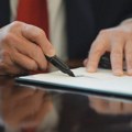 Tramp potpisao Zakon o autorizaciji nacionalne odbrane, koji kritikuje demokratiju i izbore u Srbiji
