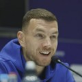 Džeko traži aplauz od navijača: "Italijani su prvi došli u našu zemlju 1996. godine"