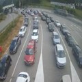 Kolaps na Gostunu: Ogromna kolona vozila na ulazu u Srbiju, automobili čekaju u tri trake (foto)