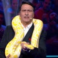 Јован Мемедовић у студију са великом змијом, на друштвеним мрежама га пореде са славном певачицом