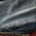 Kakvi su ovo čudni oblaci nad Srbijom? Svi danima uznemireno gledaju u nebo: Ovi prizori bude neopisivu jezu (foto)
