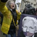 Džulijan Asanž za sada neće biti izručen SAD: Sud u Londonu odobrio žalbu osnivaču Vikiliksa, dok SAD ne isključi smrtnu…