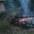 Požar u Zdravinju ugasili meštani, ali se plaše da opet ne bukne