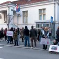 Protest nakon hapšenja u Čačku: Ispred policijske uprave građani i žandarmerija