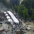 FOTO Gužva ispred Ćacilenda: Desetine ljudi se okupilo ispred Pionirskog parka uoči protestne šetnje studenata u blokadi