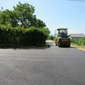 Asfaltirane dve ulice u Vinogradima, mehanizacija JKP Šumadija nastavlja radove u ovoj mesnoj zajednici