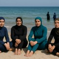 Na plažama u Siriji obavezan "burkini", na hotelskim bazenima može i bikini