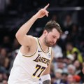 Lebron se vratio, ali sada je Luka gazda u LA-u: Poravnao Lejkerse sa Denverom, boriće se sa Jokićem za titulu