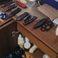 Pištolj, municija, noževi, mačete, fantomka: Šta je sve policija pronašla u pretresima na 9 lokacija u Preševu (foto)