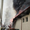 I kragujevački vatrogasci gase požar u Novom Pazaru, borba sa vatrenom stihijom još traje (VIDEO)