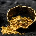 Jači dolar i visoki prinosi ruše žuti metal: Unca zlata smanjena na 4.336 dolara