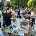 U susret skupu na Slaviji Zbor građana Pirota organizovao akciju štampanja natpisa "Studenti pobeđuju"